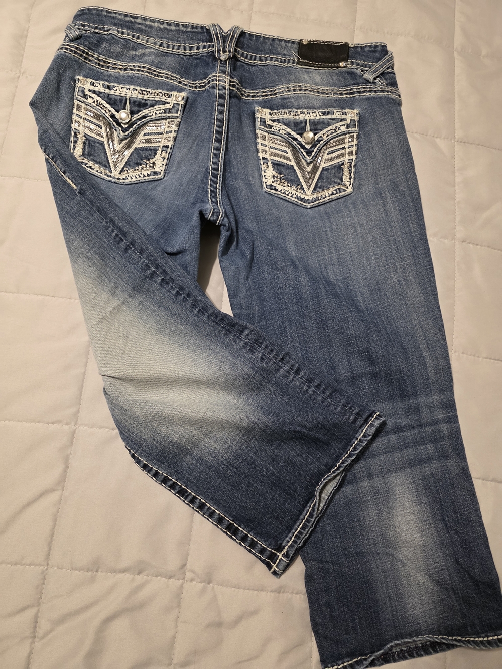 VIGOSS The Dallas Distressed Capri Jeans with Embroidered Back Pockets, Sz 15/16